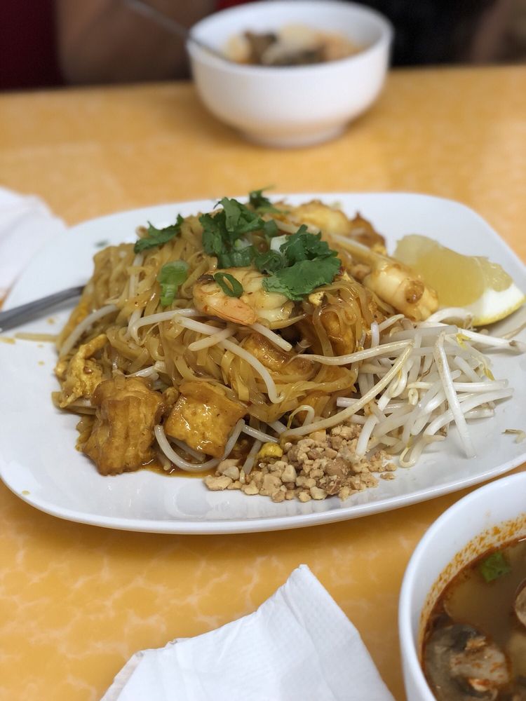 CHANPEN THAI CUISINE 622 Photos & 897 Reviews Thai 2727 E