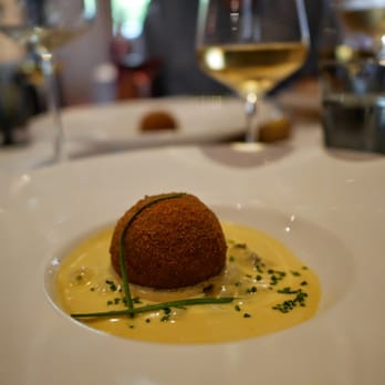 Le Jardin des Remparts - Filled with Escargots (slightly over salted)...the sauce was perfect. - French Near Me - Beaune, 75