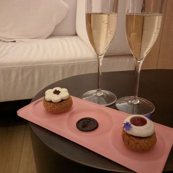 Guerlain Spa - Snack that's paired with type of aromatherapeutic oil used during massage and prosecco. - Day Spas Near Me - Montreal, Quebec