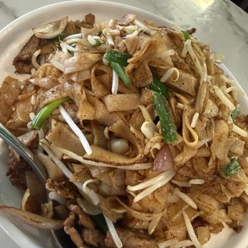 Changsha Rice Noodles - Beef chow fun - tasteless and bland - Chinese Near Me - Cupertino, California Changsha Rice Noodles - Beef chow fun - tasteless and bland - Chinese Near Me - Cupertino, California