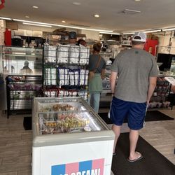 Jerry's Pizza and Subs - Busy Saturday at the beach