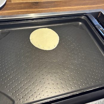 Slappy Cakes - Making pancake - Breakfast & Brunch Near Me - Lahaina, Hawaii Slappy Cakes - Making pancake - Breakfast & Brunch Near Me - Lahaina, Hawaii