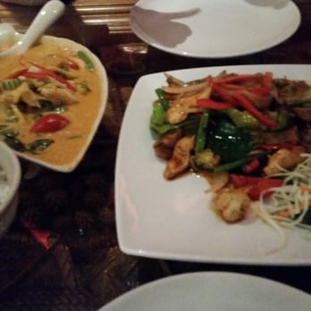 Kinkao - Red Thai curry and a pad noodle - Halal Near Me - London, XGL Kinkao - Red Thai curry and a pad noodle - Halal Near Me - London, XGL