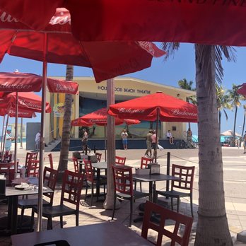 Rocco's Pizza - View from outdoor table - Pizza Near Me - Hollywood, Florida