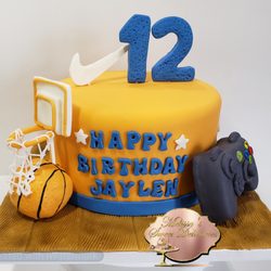 Melissa's Sweet Delicacies - Basketball gamer cake