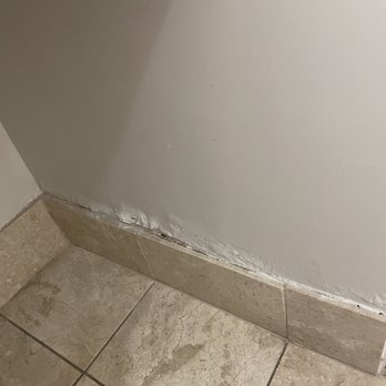 The Read House - Damp Bathroom wall - Hotels Near Me - Chattanooga, Tennessee