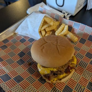 Nelson’s Burger Bar - Burgers Near Me - Tallahassee, Florida