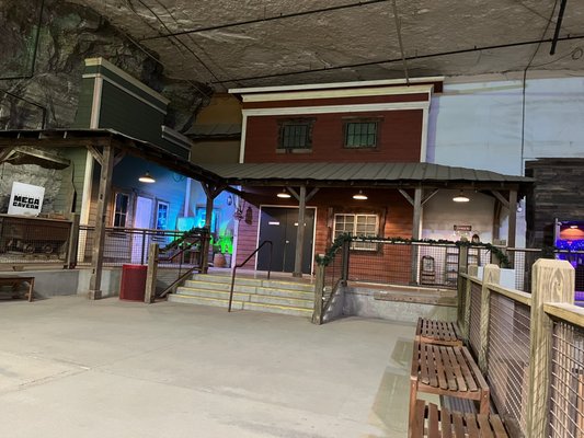 Louisville Mega Cavern by null