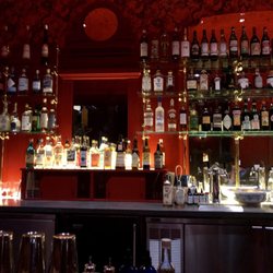 Bar Métier - The bar. That wallpaper!