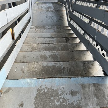 Rodeway Inn - you're welcome steps with zip ties holding rail together - Hotels Near Me - Ephrata, Washington