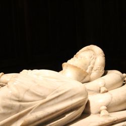 Chiese Cattoliche Parrocchiali/cattedrale SAN Martino/sacrestia - Tomb of Ilaria