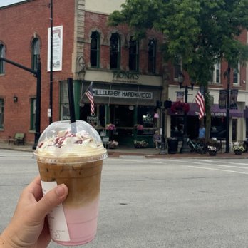 Fionas Coffee Bar And Bakery - Raspberry White chocolate specialty latte - Bagels Near Me - Willoughby, Ohio