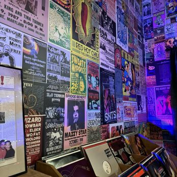 Off The Record - Lounges Near Me - Houston, Texas