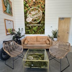 Main Squeeze Juice - Inside seating area