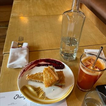 Hudson Hill - Grilled Cheese Shropshire and Thai Tea Spritz - Cocktail Bars Near Me - Denver, Colorado Hudson Hill - Grilled Cheese Shropshire and Thai Tea Spritz - Cocktail Bars Near Me - Denver, Colorado