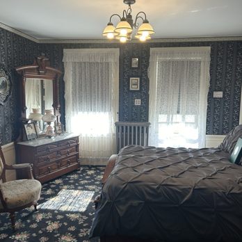 Lizzie Borden Bed & Breakfast Museum - Bed & Breakfast Near Me - Fall River, Massachusetts
