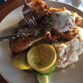 Restaurant 604 - Roasted chicken with garlic mashed potatoes and sautéed zucchini/yellow squash slices. - Breakfast & Brunch Near Me - Honolulu, Hawaii Restaurant 604 - Roasted chicken with garlic mashed potatoes and sautéed zucchini/yellow squash slices. - Breakfast & Brunch Near Me - Honolulu, Hawaii