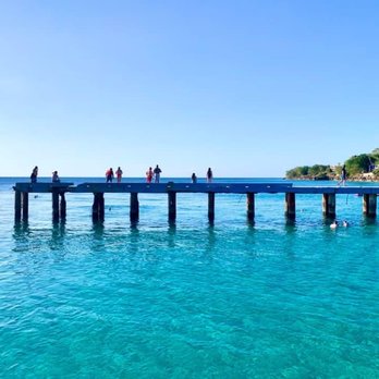 Crash Boat Beach - One of the Piers used by beach goers to dive the water or fishing - Beaches Near Me Crash Boat Beach - One of the Piers used by beach goers to dive the water or fishing - Beaches Near Me