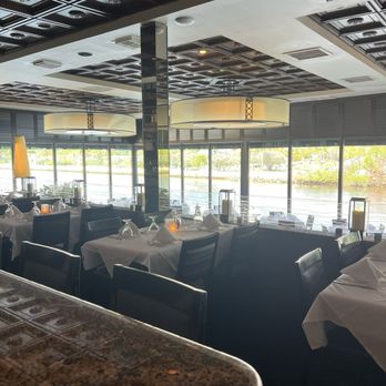 Billy's Stone Crab Restaurant - Inside - Seafood Near Me - Hollywood, Florida Billy's Stone Crab Restaurant - Inside - Seafood Near Me - Hollywood, Florida