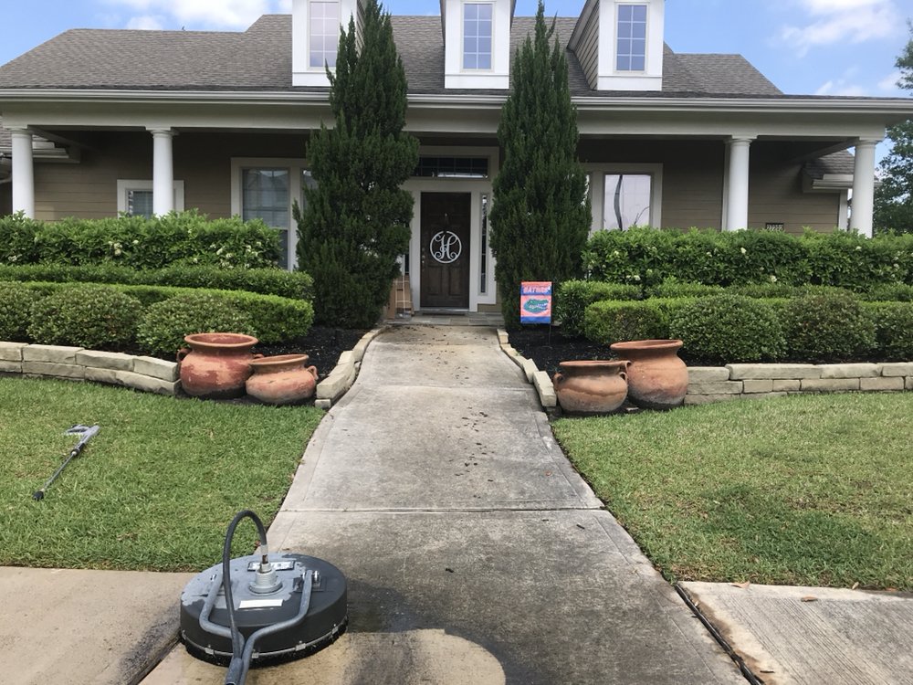 Slide of Woodlands Roof Cleaning & Pressure Washing