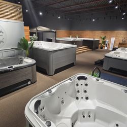 Waterscape Hot Tubs & Pools - Waterscape Hot Tubs back showroom showcasing Canadian made hot tubs, Canadian made swim spas from Hydropool and Dreammaker spas.