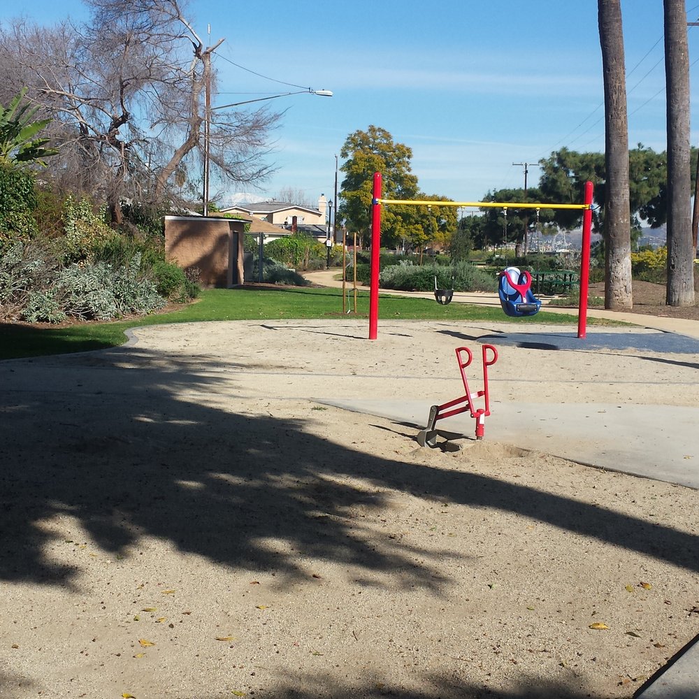 Treasure Island Park - Parks Near Me - Downey, California