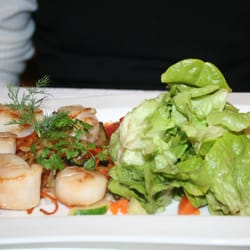 Restaurant Chez Pierre - Salade de jeunes pousses aux noix de St Jacques poêlées