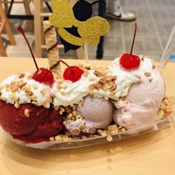 Happy Bees - Boozy banana split!