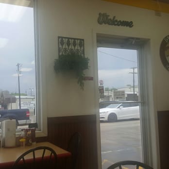 Bush's Chicken - Fast Food Near Me - West, Texas