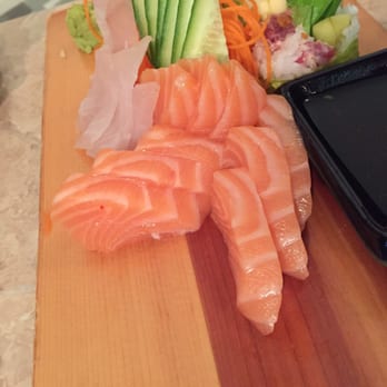 Ogo Sushi - Salmon & Tuna Sashimi. The best I've had in Montréal so far. - Sushi Bars Near Me - Montreal, Quebec