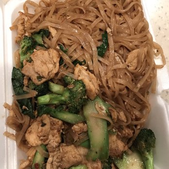 Thai Top Ten - Chicken pad see ew w/ chicken and thin noodles - Thai Near Me - Richmond, Virginia Thai Top Ten - Chicken pad see ew w/ chicken and thin noodles - Thai Near Me - Richmond, Virginia