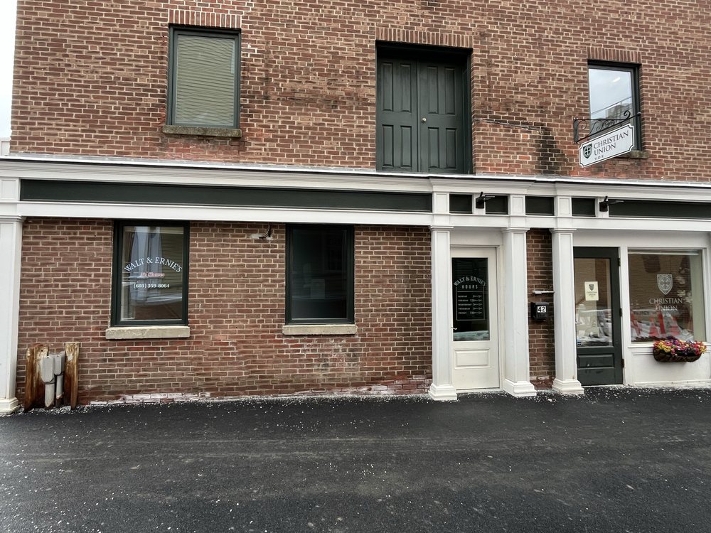 Walt & Ernie's Barber Shop Logo