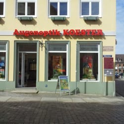 Augenoptikerin Petra Koester