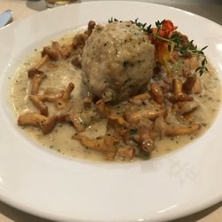 Gasthof Ziegler - Semmelknödel mit Pfifferlingen
