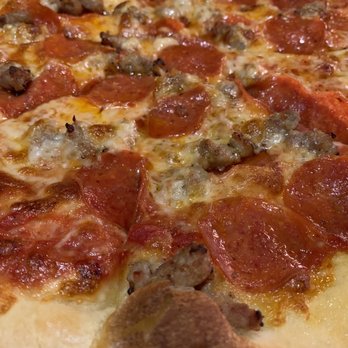 Pizza Show - Pepperoni and Sausage Pizza - Pizza Near Me - Hawthorne, California Pizza Show - Pepperoni and Sausage Pizza - Pizza Near Me - Hawthorne, California
