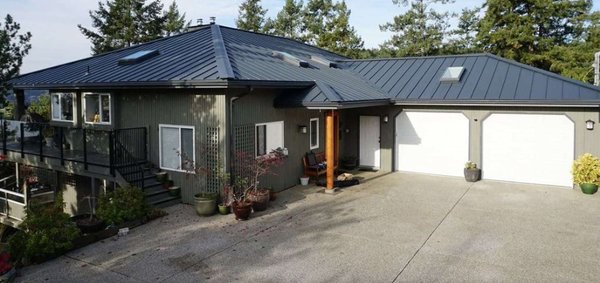 Pro Roofing & Restoration Logo