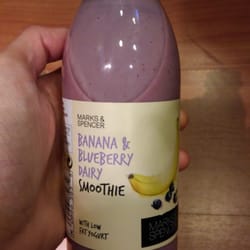 馬莎食品專門店 - A dairy smoothie made with yoghurt, banana n blueberry puree, Apple juice and honey - what can I say? superb!!