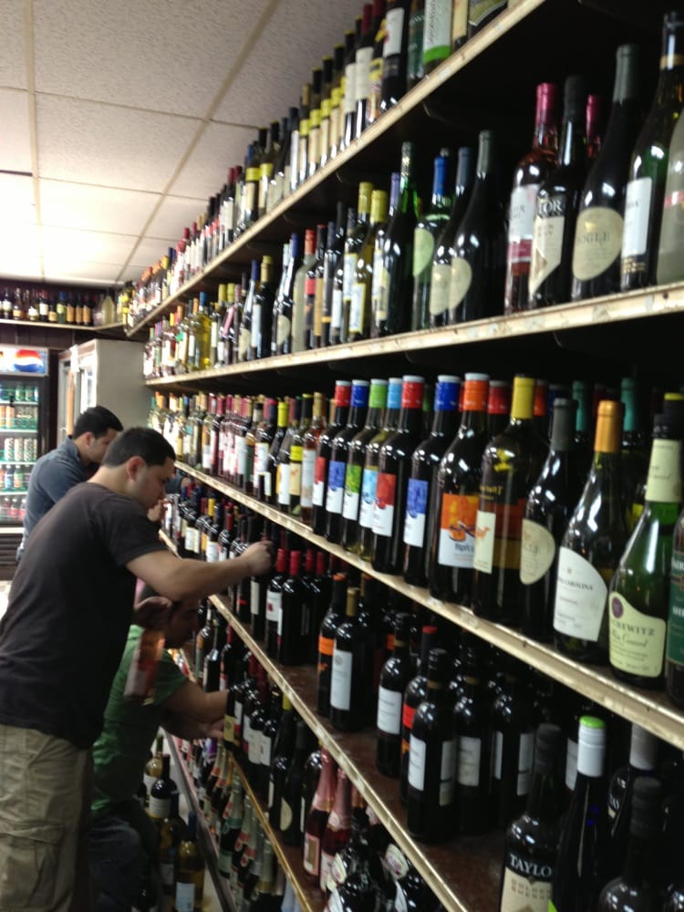 Caggiano's Wine & Liquor Store Logo
