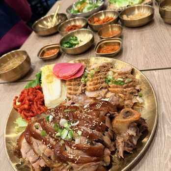 Chung Chun Jokbal - 16. 청춘 족발 / Jokbal 18. 보쌈 / Bossam Combo - Korean Near Me - Los Angeles, California