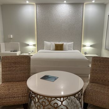 The Cardozo Hotel - King Suite - Hotels Near Me - Miami Beach, Florida The Cardozo Hotel - King Suite - Hotels Near Me - Miami Beach, Florida