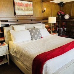 The Latch Inn - Library Room