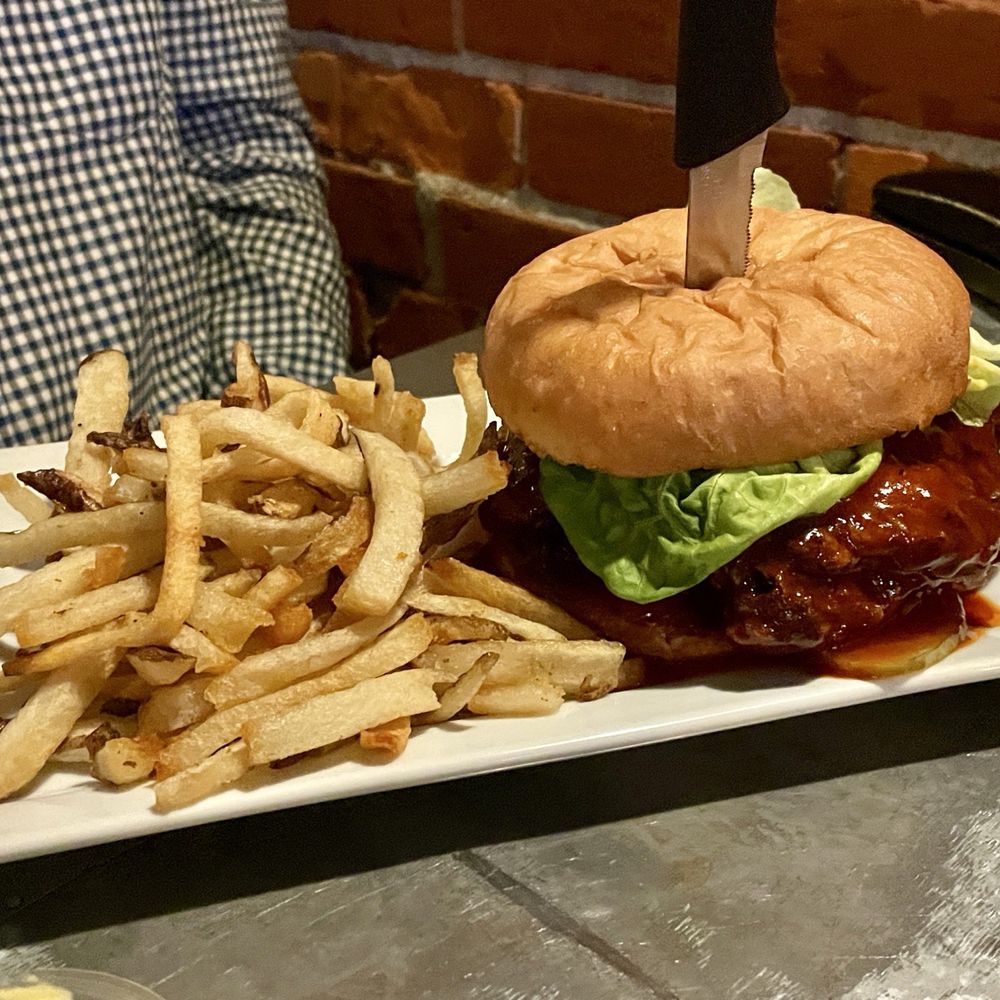 Public House 124 - Chicken Sandwich - Diners Near Me - Walla Walla, Washington