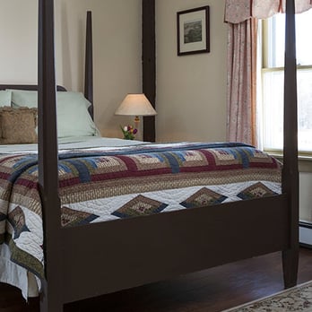 Wakefield Inn - The Copp Room features a Queen Bed with Comphy Sheets, a full bath and 2 relaxing chairs. - Bed & Breakfast Near Me - Wakefield, New Hampshire Wakefield Inn - The Copp Room features a Queen Bed with Comphy Sheets, a full bath and 2 relaxing chairs. - Bed & Breakfast Near Me - Wakefield, New Hampshire