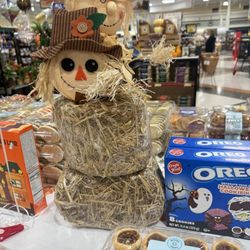 Harris Teeter - A little scarecrow display for Halloween!!!