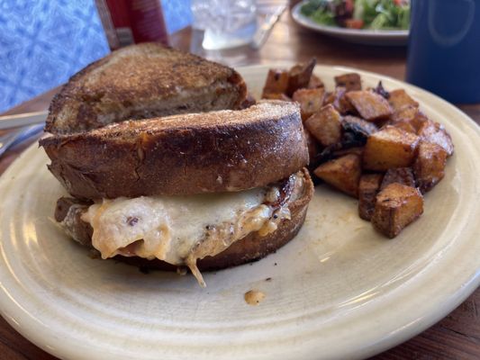 Henry’s On Clay by null