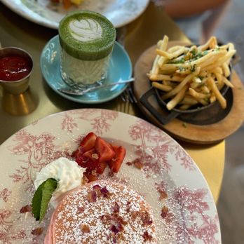 Little Hen - Rose pancake, matcha latte and fries - Breakfast & Brunch Near Me - Miami, Florida