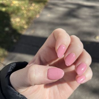 Nail Palette - Chipped dip manicure after less than a week - Nail Salons Near Me - Chicago, Illinois