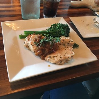 Cliffside Restaurant - Hurricane chicken dish with broccolini - American Near Me - St George, Utah Cliffside Restaurant - Hurricane chicken dish with broccolini - American Near Me - St George, Utah
