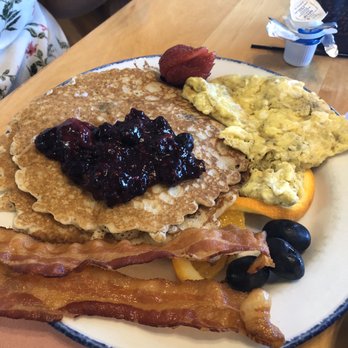 Taharaa Mountain Lodge - Delicious breakfast! - Bed & Breakfast Near Me - Estes Park, Colorado