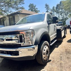 Wreckovery Towing - Here we have a flat bed truck equipped to tow you efficiently